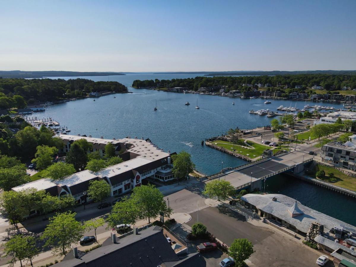 105 Edgewater Inn تشارليفويكس المظهر الخارجي الصورة